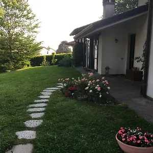 Elleboro Bed & Breakfast Carugo